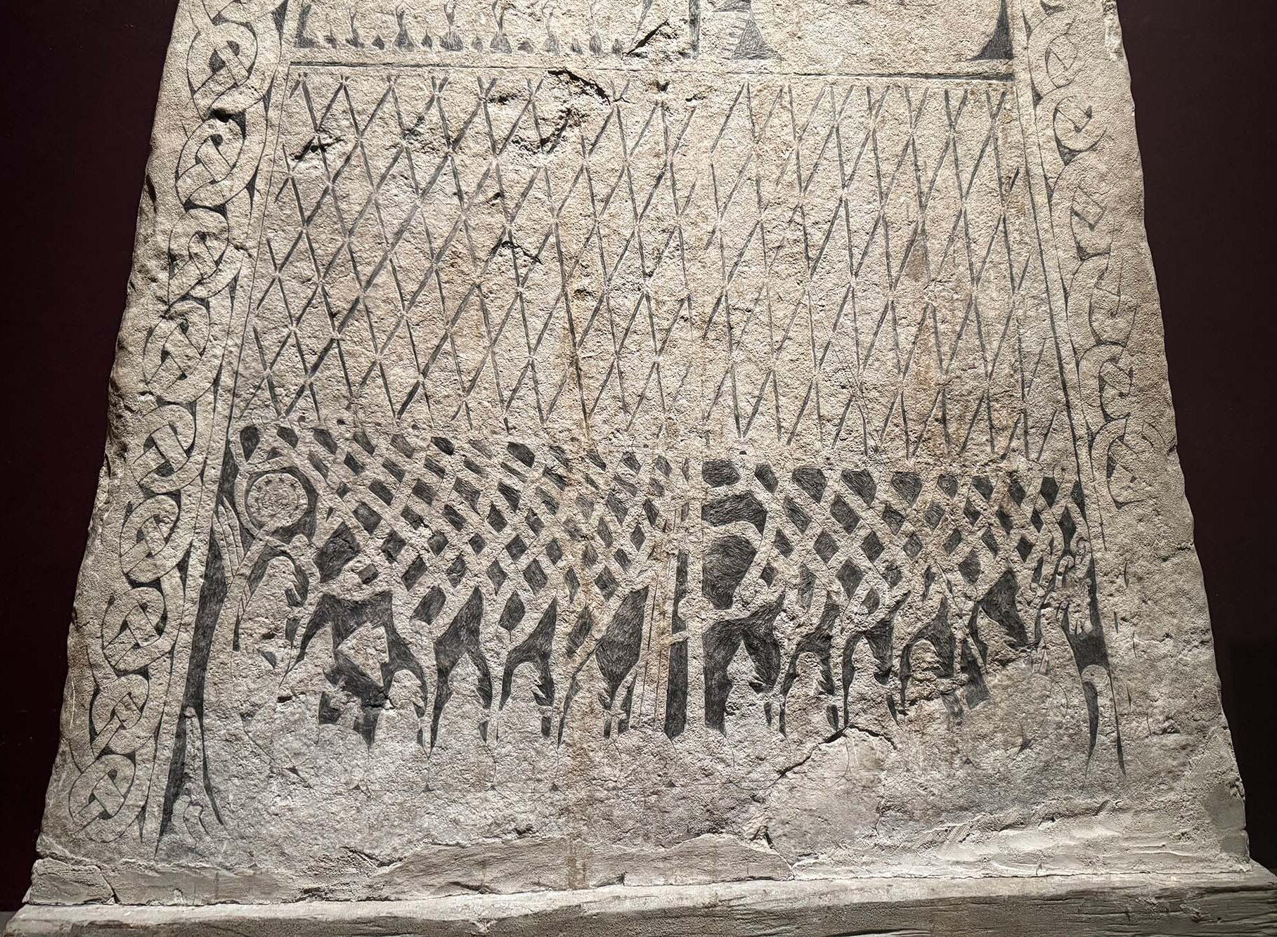 En bild på ett vikingatida skepp. En bildsten.