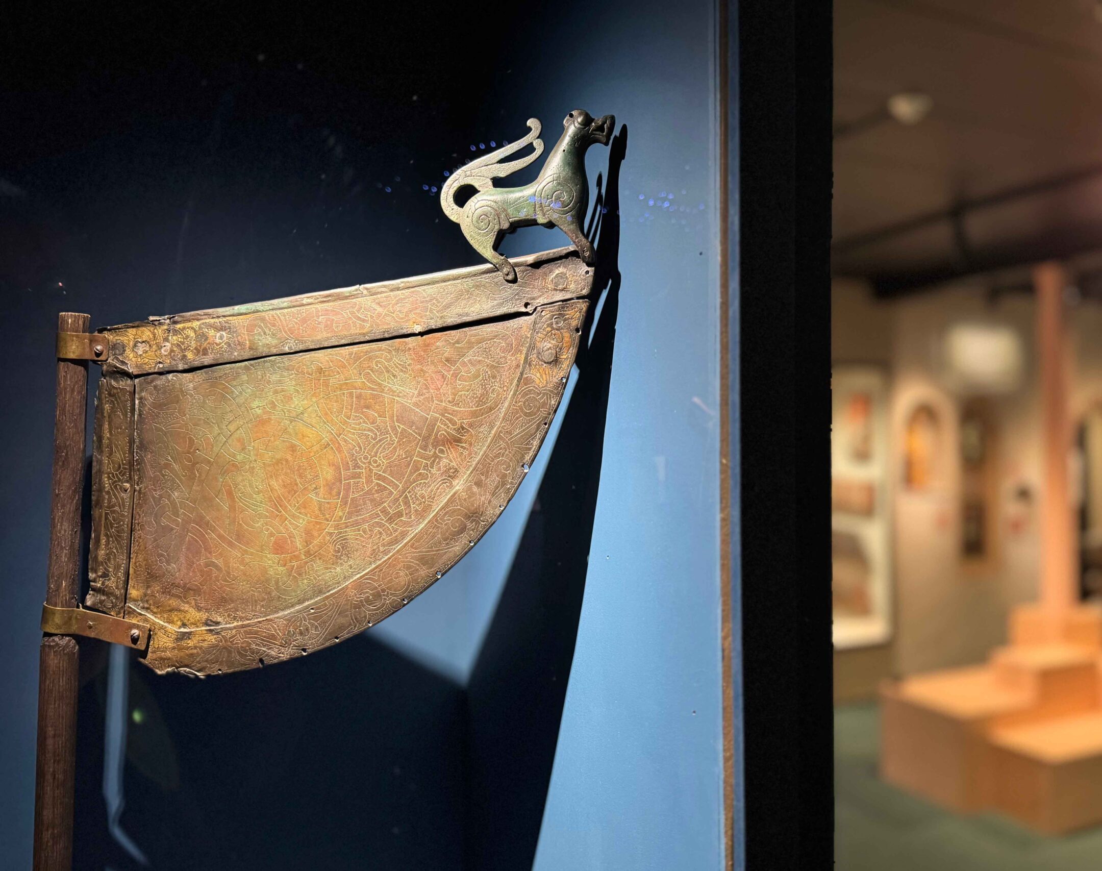 Vikingatida flöjel till ett skepp. Är i en monter på ett museum.